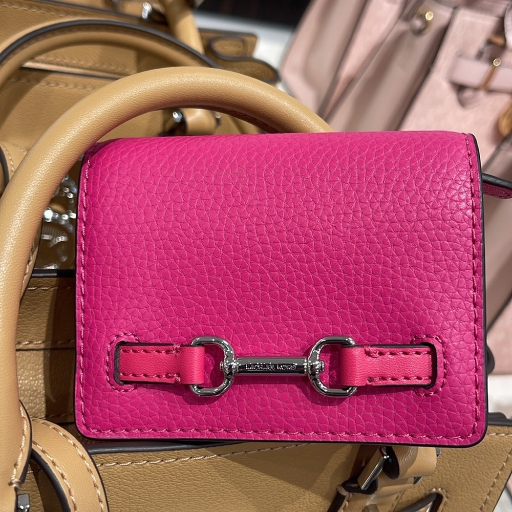 MICHAEL KORS Carson Small Pebbled Leather Flap Wallet
DRAGONFRUIT
NWT